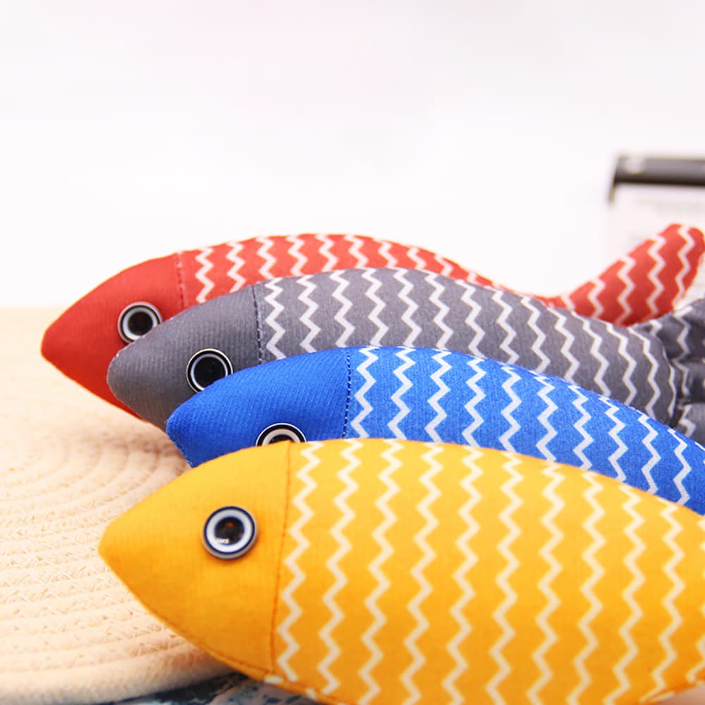Lot de 2 poissons en tissu à herbe à chat (coloris aléatoires)